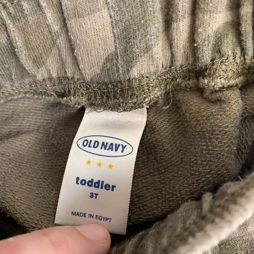 Old Navy Camiflague Knit Shorts 3T‎
